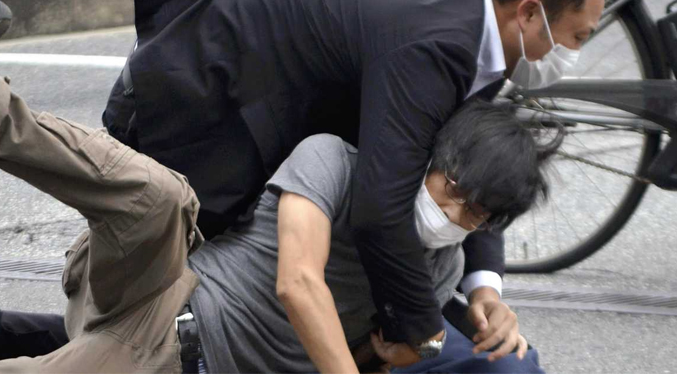 Autor del ataque al ex primer ministro japonés confiesa que utilizó un arma de fabricación casera para asesinarlo
