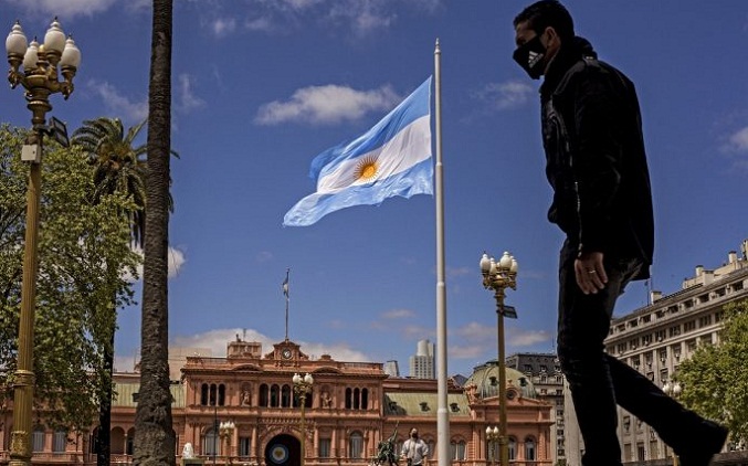Argentina anuncia medidas de ajuste fiscal al ratificar compromiso con el FMI