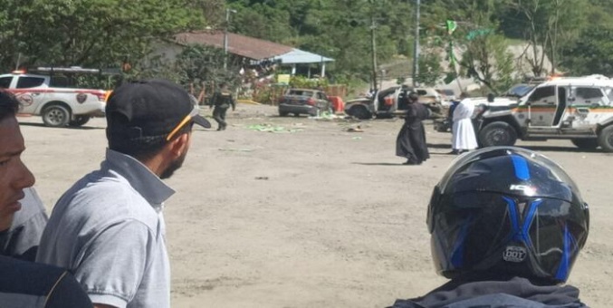 Un policía y un civil mueren tras un ataque con explosivos en Colombia