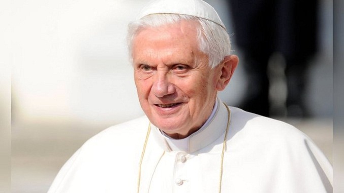 Benedicto XVI es tendencia en Twitter por falso mensaje sobre su supuesta muerte