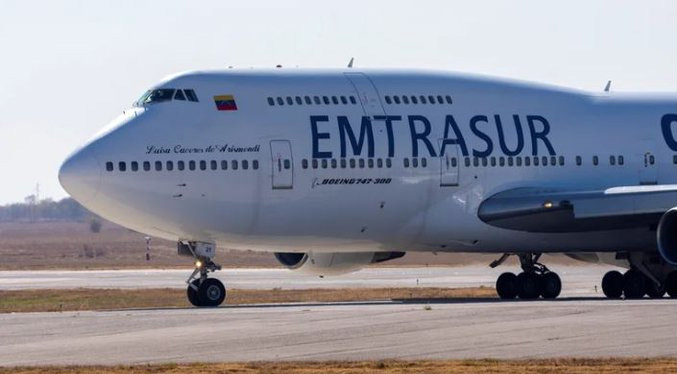 Avión venezolano de Emtrasur incautado por EEUU sale de Argentina