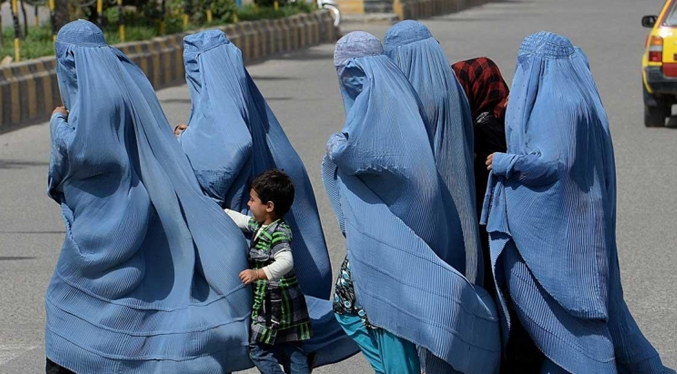 Mujeres y niñas en Afganistán están sometidas a una “asfixiante represión”