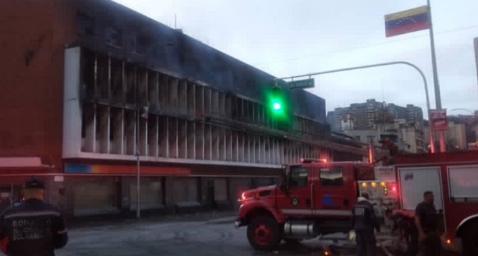 Sofocan incendio en el mercado de los Corotos en Quinta Crespo