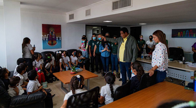 Fundación Niños del Sol visita el edificio municipal con el programa La Escuela va a la Alcaldía