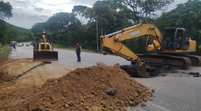 Arranca reparación del socavón de la carretera Lara-Zulia