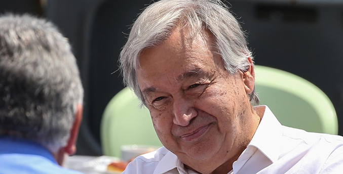 Guterres se declara «conmovido» tras visitar buques que exportan cereales