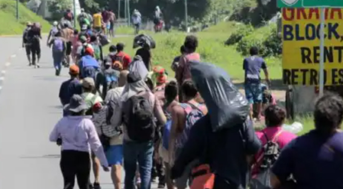 Caravana de migrantes incluyendo venezolanos amenazan con salir hacia EEUU desde México