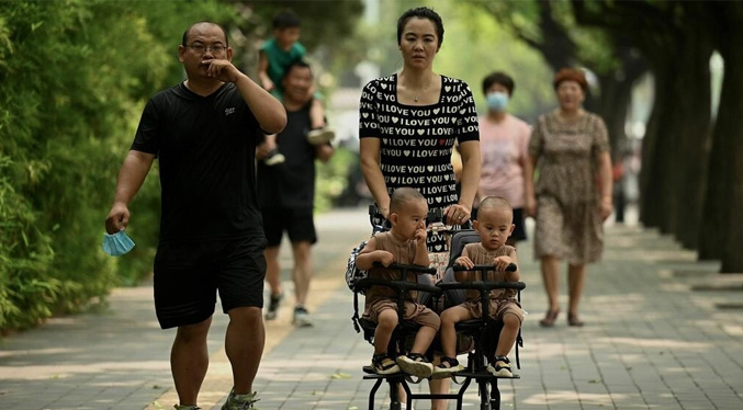 China anuncia beneficios a las familias para relanzar la natalidad