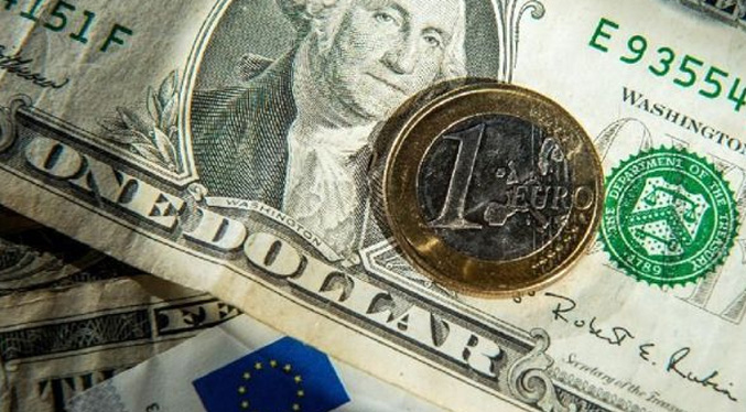El euro cae al mínimo frente al dólar desde hace 20 años