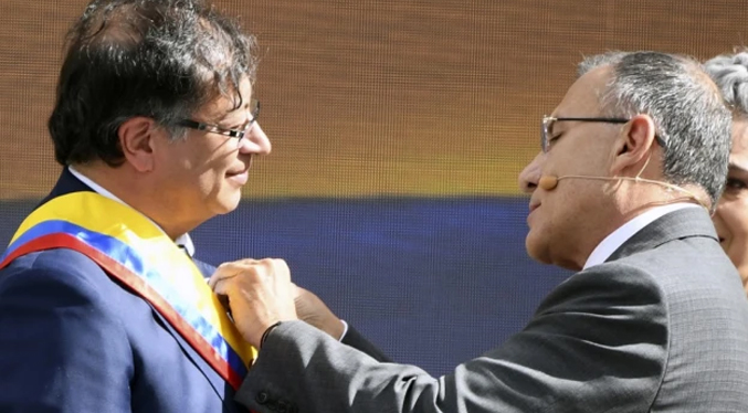 Gustavo Petro es juramentado como nuevo presidente de Colombia