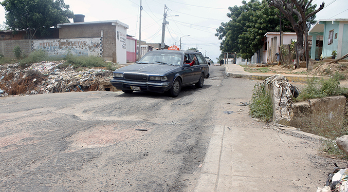 Cañada La Frontera ya casi divide el barrio Brisas del Sur en dos