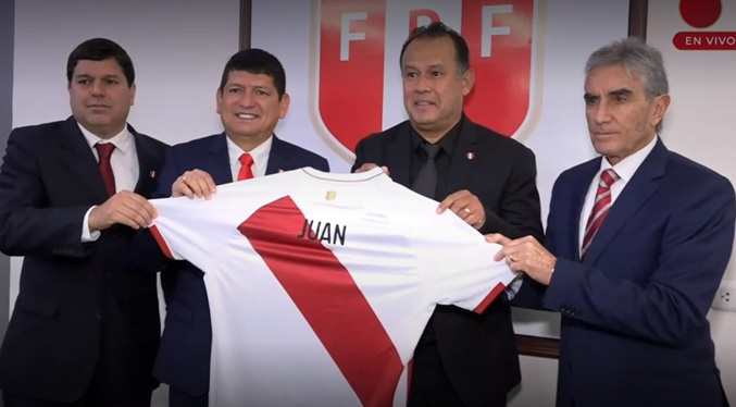 Juan Reynoso asume dirección técnica de la selección de Perú