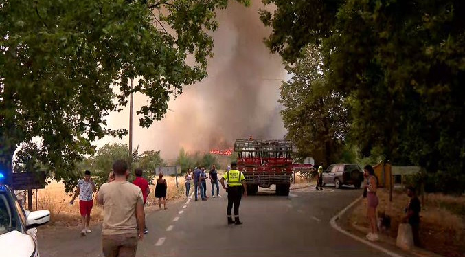 Incendio obliga a evacuar a más de mil 500 personas en España