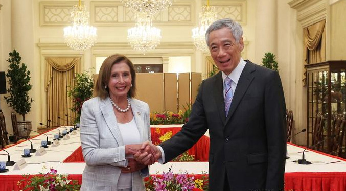 Nancy Pelosi habla de Taiwán con el líder de Singapur en su primer día de gira