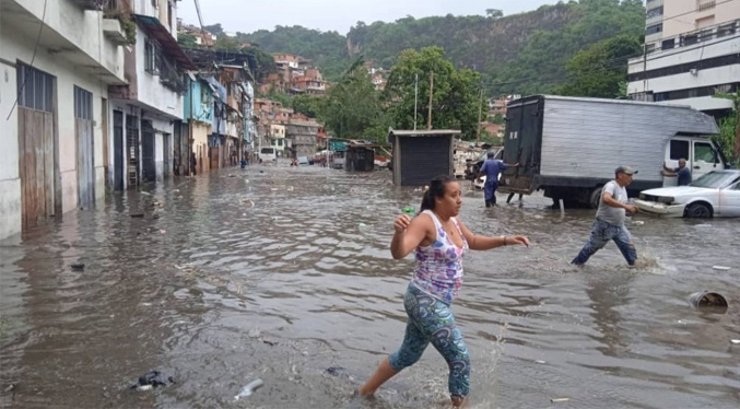 Gobierno venezolano activa Centro de Control de Emergencias y Desastres tras fuertes lluvias