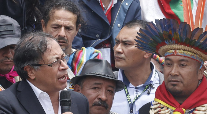 Petro toma investidura “popular y espiritual” antes de la proclamación como presidente de Colombia
