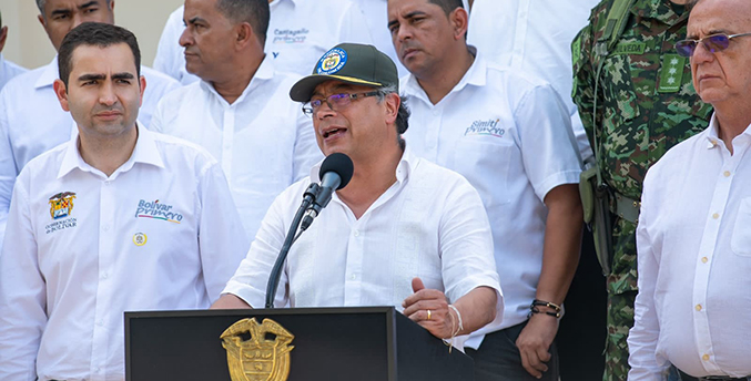 Presidente de Colombia suspende órdenes de captura y extradición a negociadores del ELN