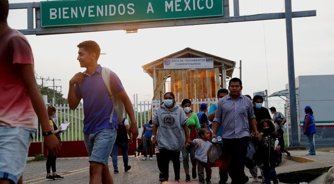Juez anula fallo y permite al gobierno de Biden poner fin a «Quédate en México»