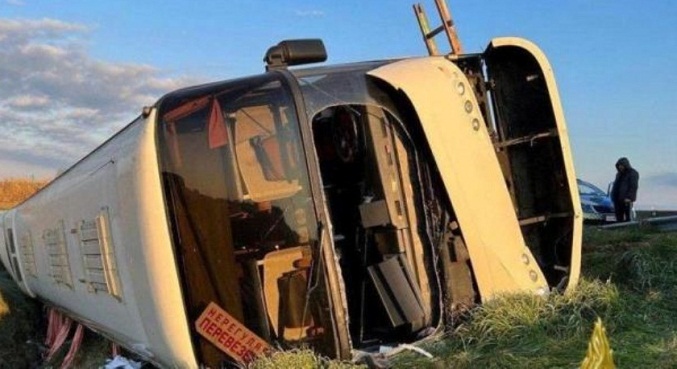 Al menos 15 muertos y 37 heridos al volcar un autobús en Marruecos