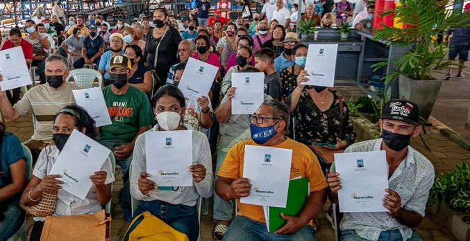 Alcaldía entrega certificados a 100 beneficiados del programa Maracaibo Resuelve tu Techo