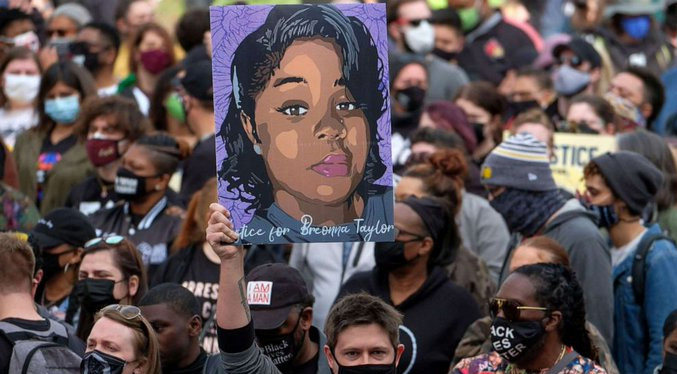 Justicia de EEUU acusa a cuatro policías por muerte de afroestadounidense Breonna Taylor
