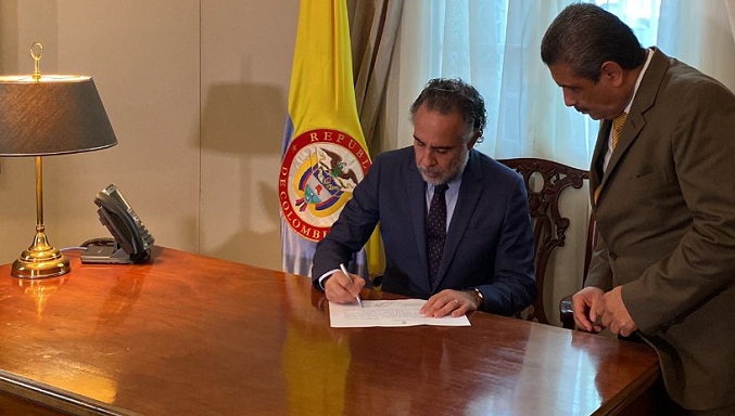 Benedetti toma posesión como embajador de Colombia en Venezuela