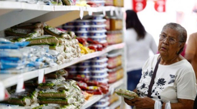 Canasta alimentaria aumentó 40 % por alza del dólar