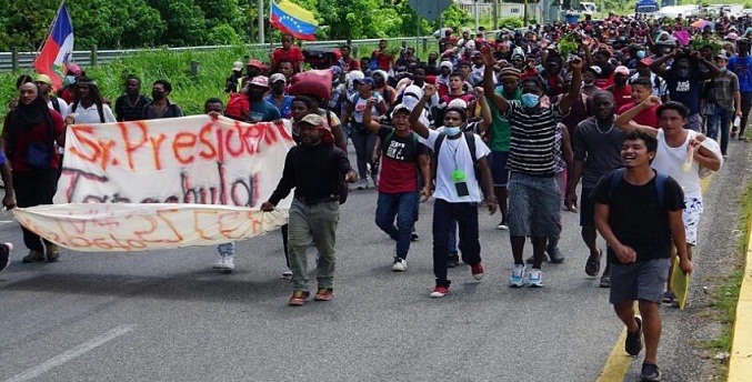 Guardia Nacional de México cerró el paso a caravana de migrantes