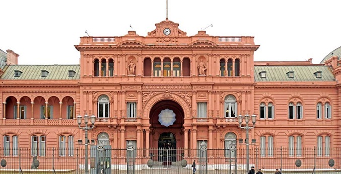 Gobierno argentino califica de «mediática» la orden contra Cristina Fernández