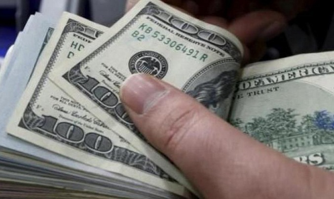 Dólar paralelo retrocede y cierra la semana en 8,56 bolívares