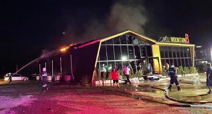 Al menos 13 muertos y 37 heridos tras un incendio en una discoteca de Tailandia