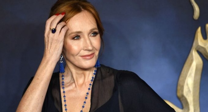 Policía británica investiga amenaza contra J.K. Rowling tras mensaje de apoyo a Rushdie