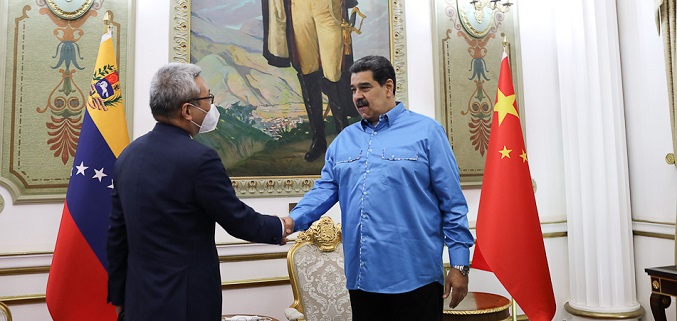 Maduro impulsa ley de zonas económicas especiales ante representante de China