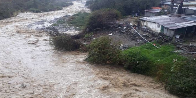 Reportan un desaparecido por crecida de río en Mérida