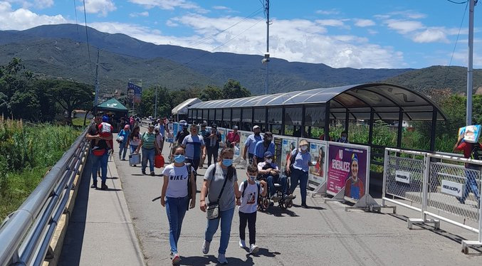 Gustavo Petro: Comienza flujo peatonal en frontera colombo-venezolana