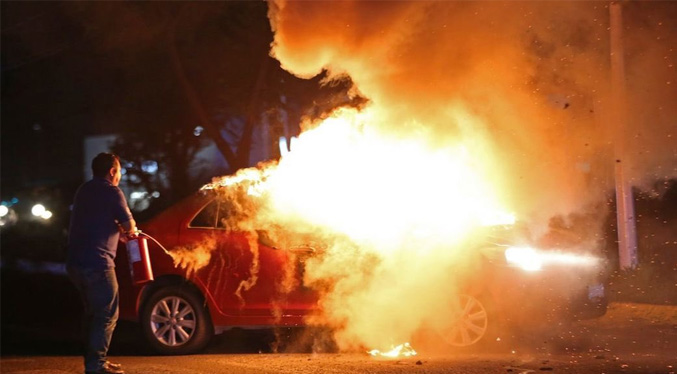 Noche incendiaria y de balas viven habitantes del estado de Guanajuato