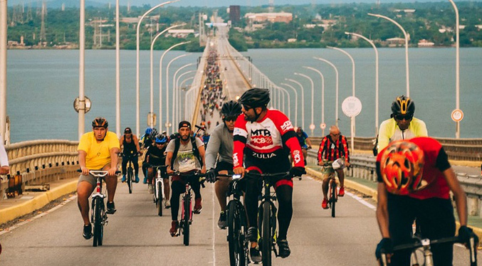 Unos 600 ciclistas parten esta tarde en la rodada 60 años del Puente sobre el Lago