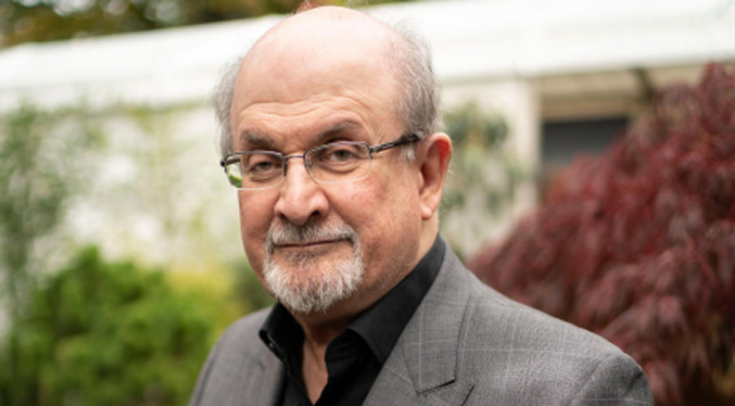 Escritor Salman Rushdie es apuñalado en Nueva York (Video)