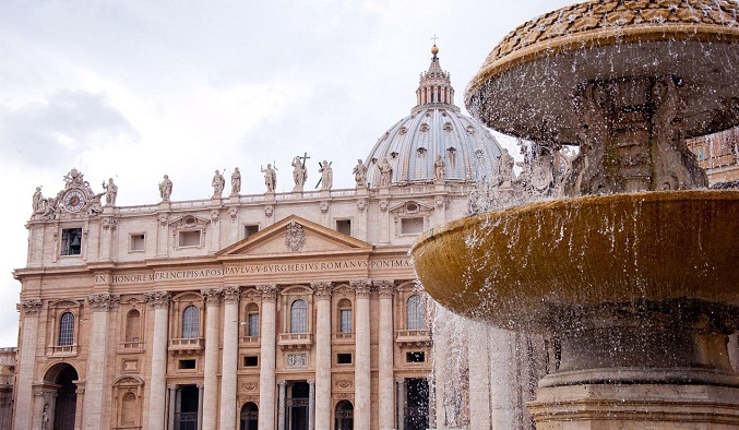 Papa otorga gestión exclusiva de activos financieros al Banco Vaticano