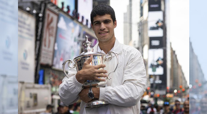 Alcaraz regresa a España para jugar en la Copa Davis