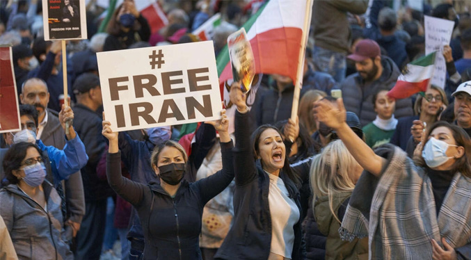 Presidente iraní pide a la policía actuar con «firmeza» ante manifestantes