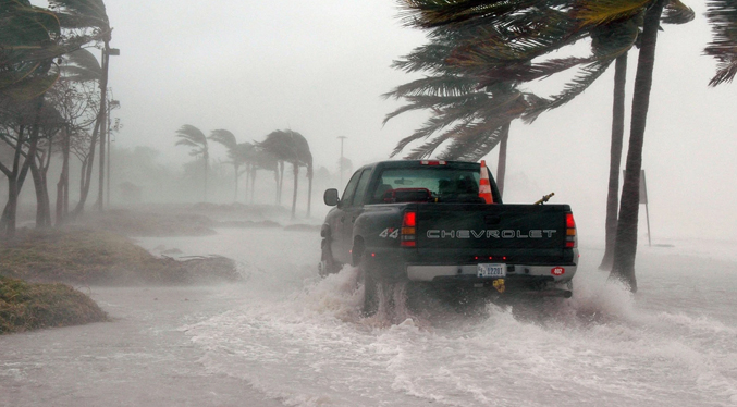 Huracán Ian llega a Florida con vientos de hasta 250 km/h