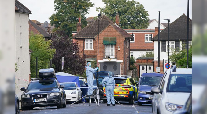 Policía persigue y mata a tiros a un hombre en Londres