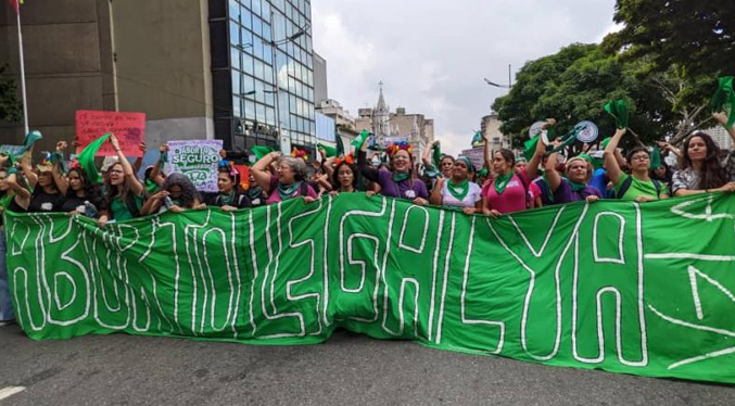 Al menos 500 personas marchan en Venezuela para exigir despenalización del aborto