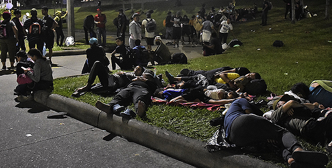 Inmigrantes venezolanos que van hacia EEUU denuncian atropellos en Honduras