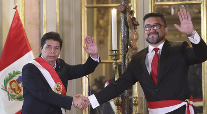 Castillo acepta la renuncia del ministro censurado por el Congreso de Perú