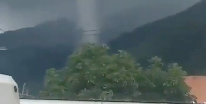 Inameh: Nube embudo vista en Caracas pudo ser un tornado si tocaba tierra