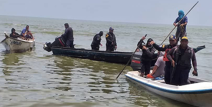 Policía del estado Zulia rescata a cinco personas que naufragaron en el Lago