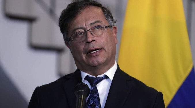 Petro lamenta que hasta ahora no permitan acceder a venezolanos en los derechos en Colombia
