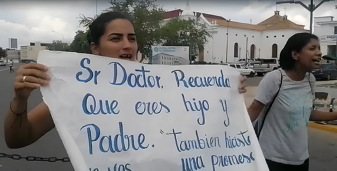 Parturientas protestan en el Central: Tenemos dos semanas tratando de conseguir los insumos médicos